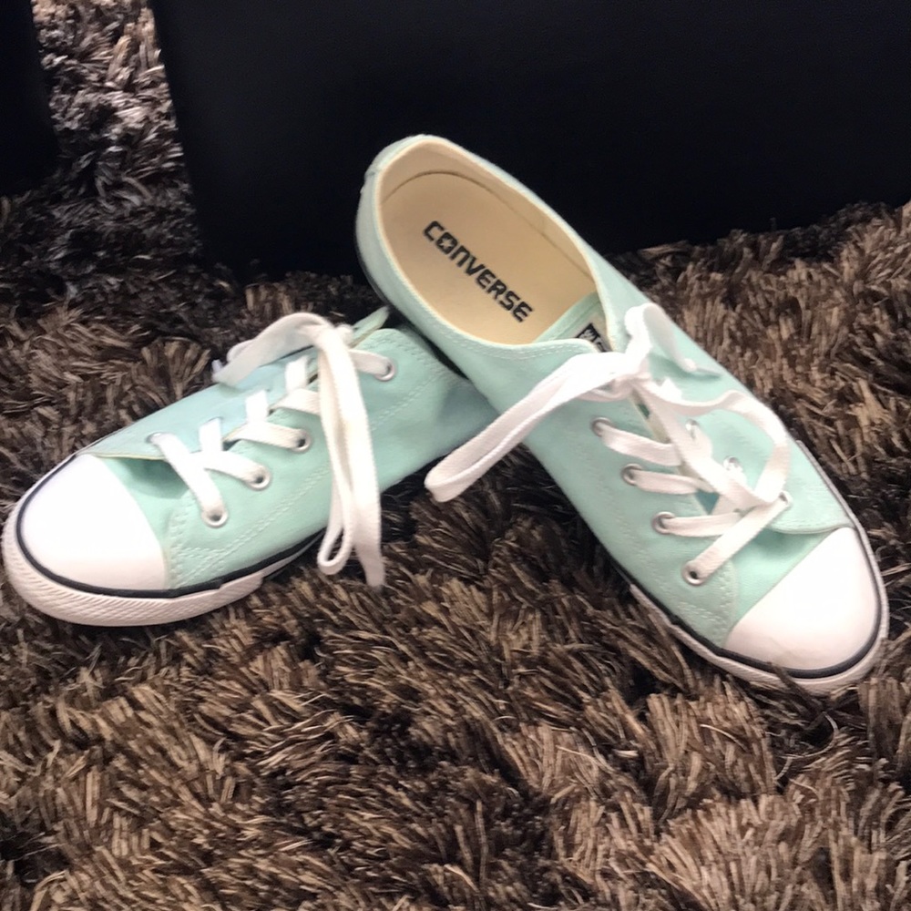 Brand new worn once converse